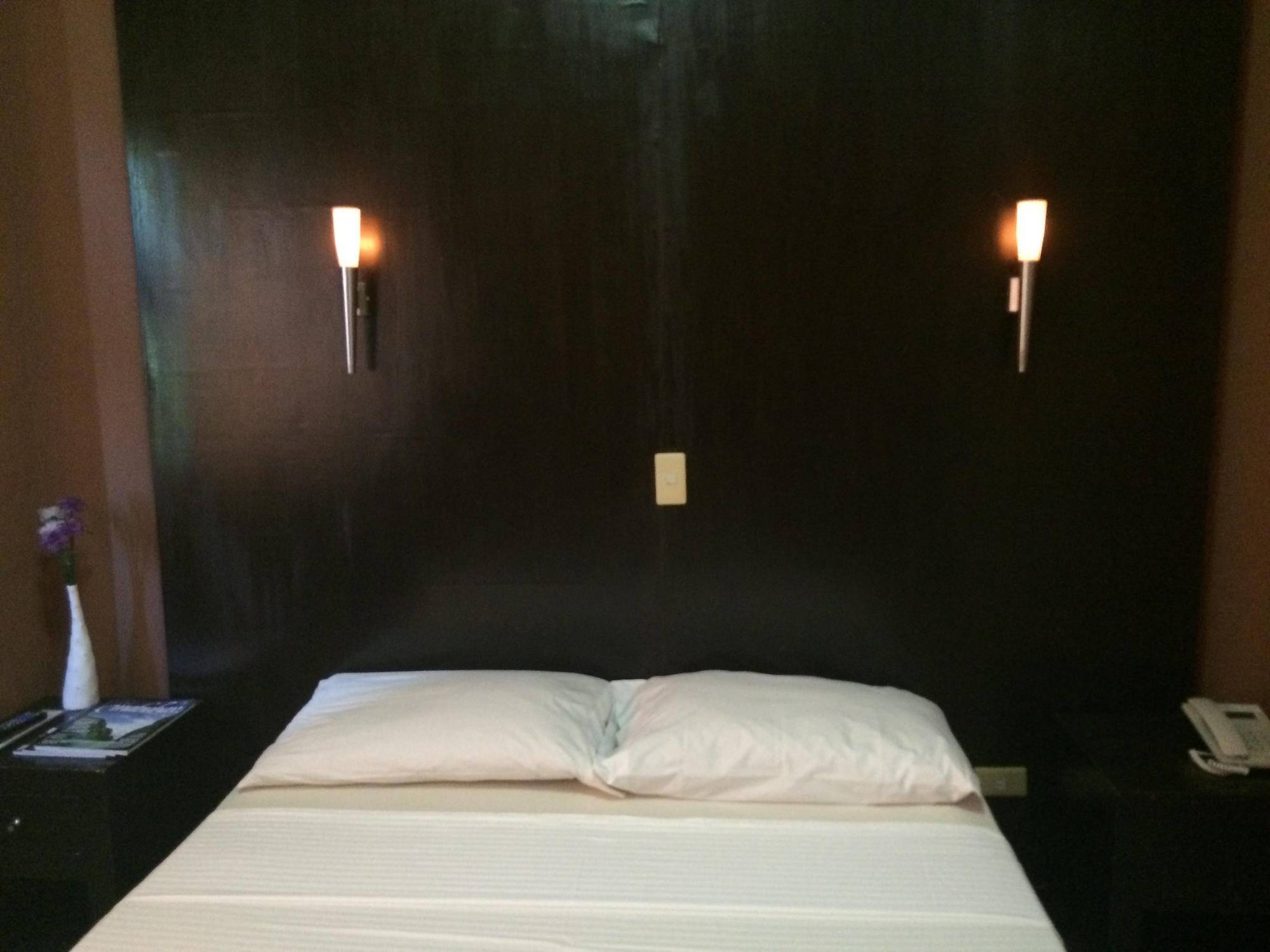 Basa Hotel Калибо Екстериор снимка