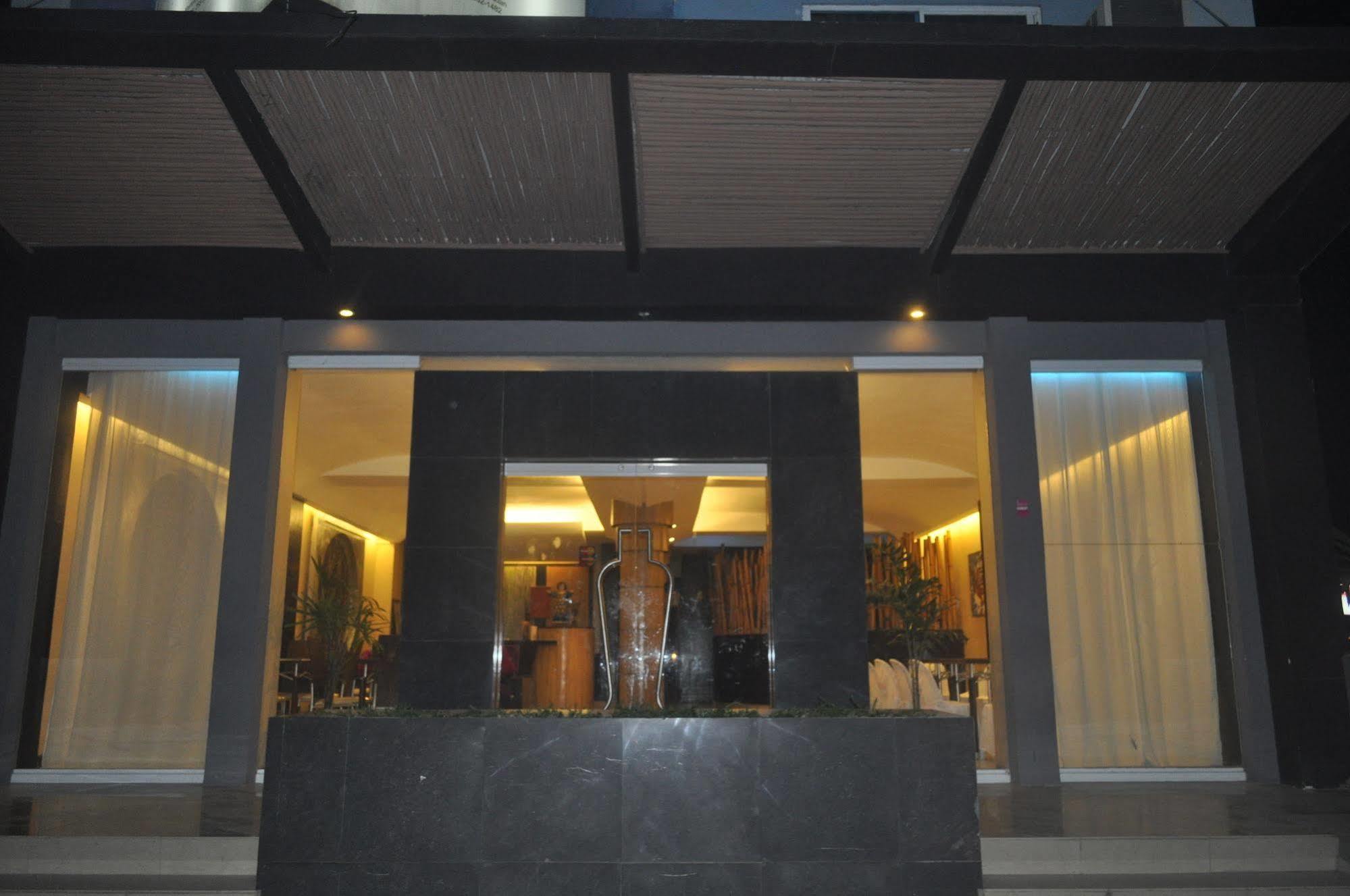 Basa Hotel Калибо Екстериор снимка